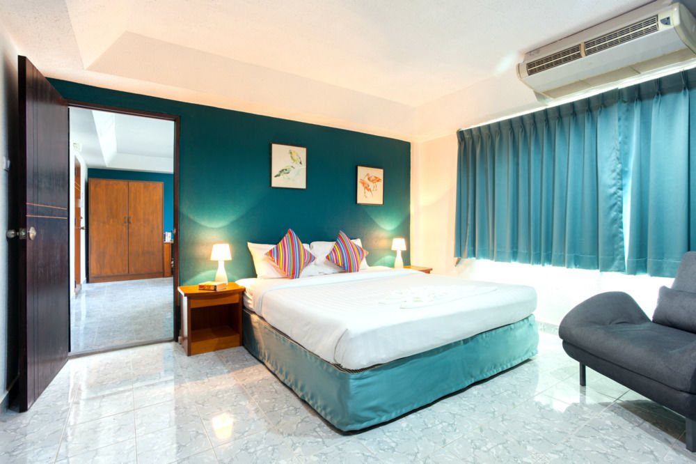 Simple Boutique Seabreeze Hotel Patong Exterior photo